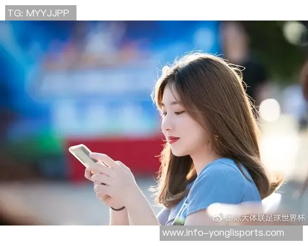 魅力四射的美女足球宝贝展现青春活力与运动激情的完美结合 魅力四射的美女足球宝贝展现青春活力与运动激情的完美结合